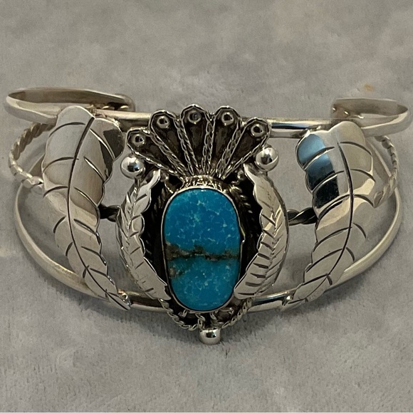 Beautiful vintage Sterling Silver & Turquoise Cuff - Picture 3 of 9